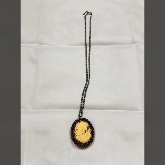 OOAK Gothic Cameo Cranberry Rhinestones Necklace Handmade Victorian Skull 18 - Picture 6 of 6